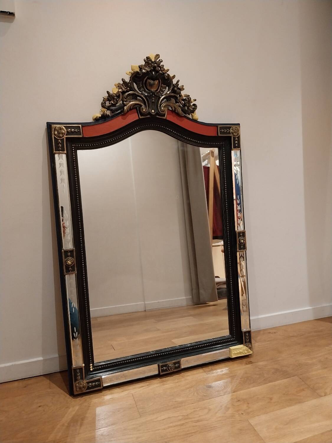 Mirror with glazing beads from the Napoleon III period