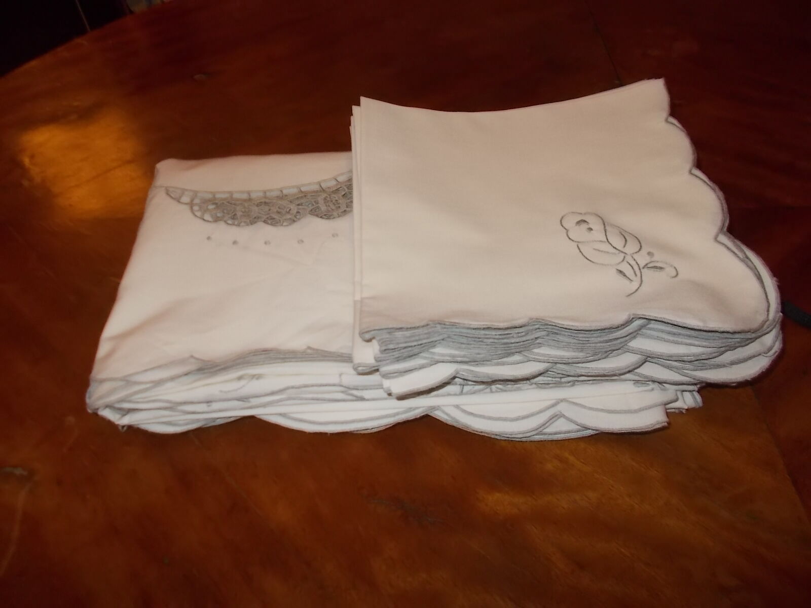 Vintage embroidered tablecloth 250 x 170 and 12 towels