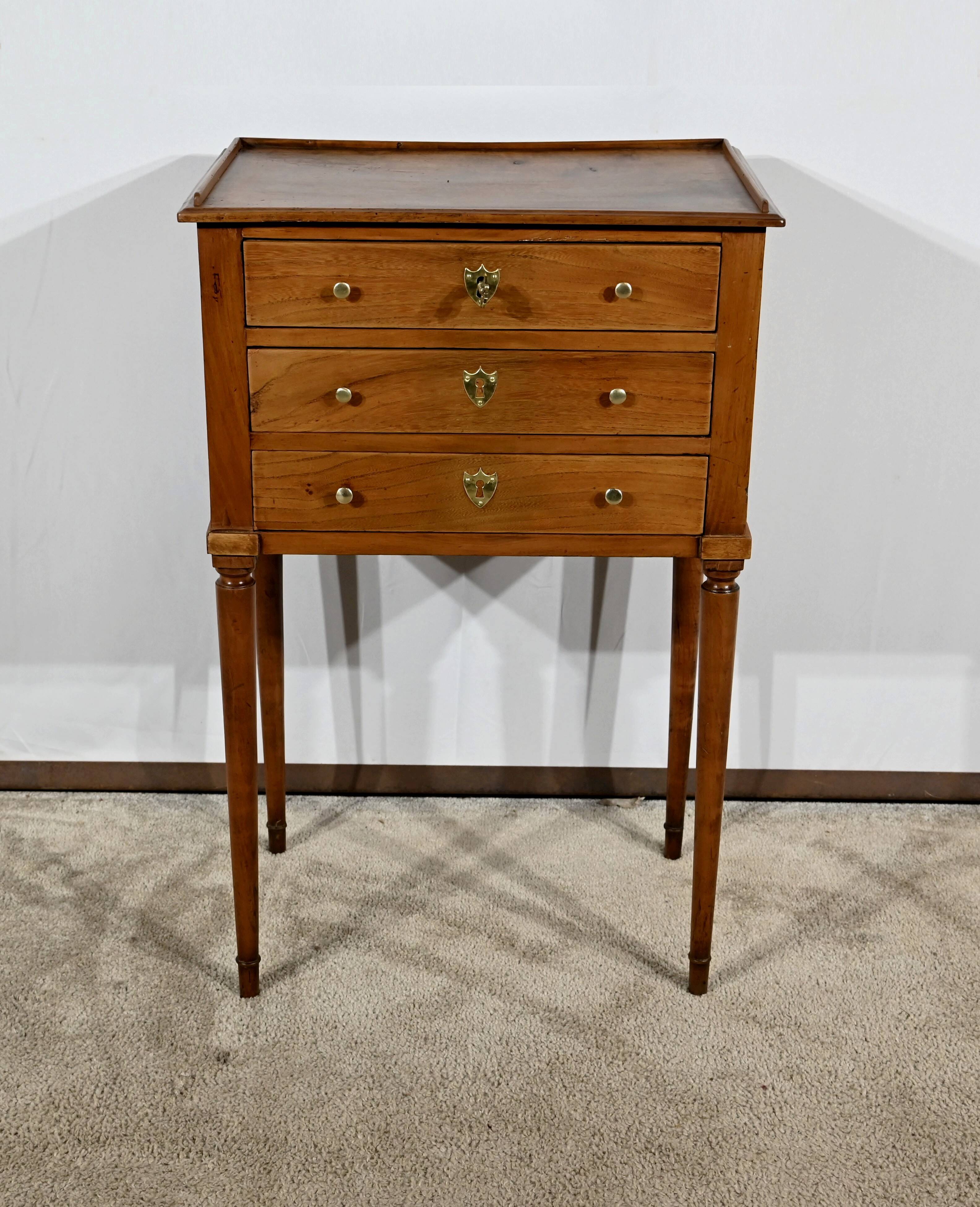 Small Living Room Table in Cherry and Walnut, Louis XVI Period – Late 18th Century
