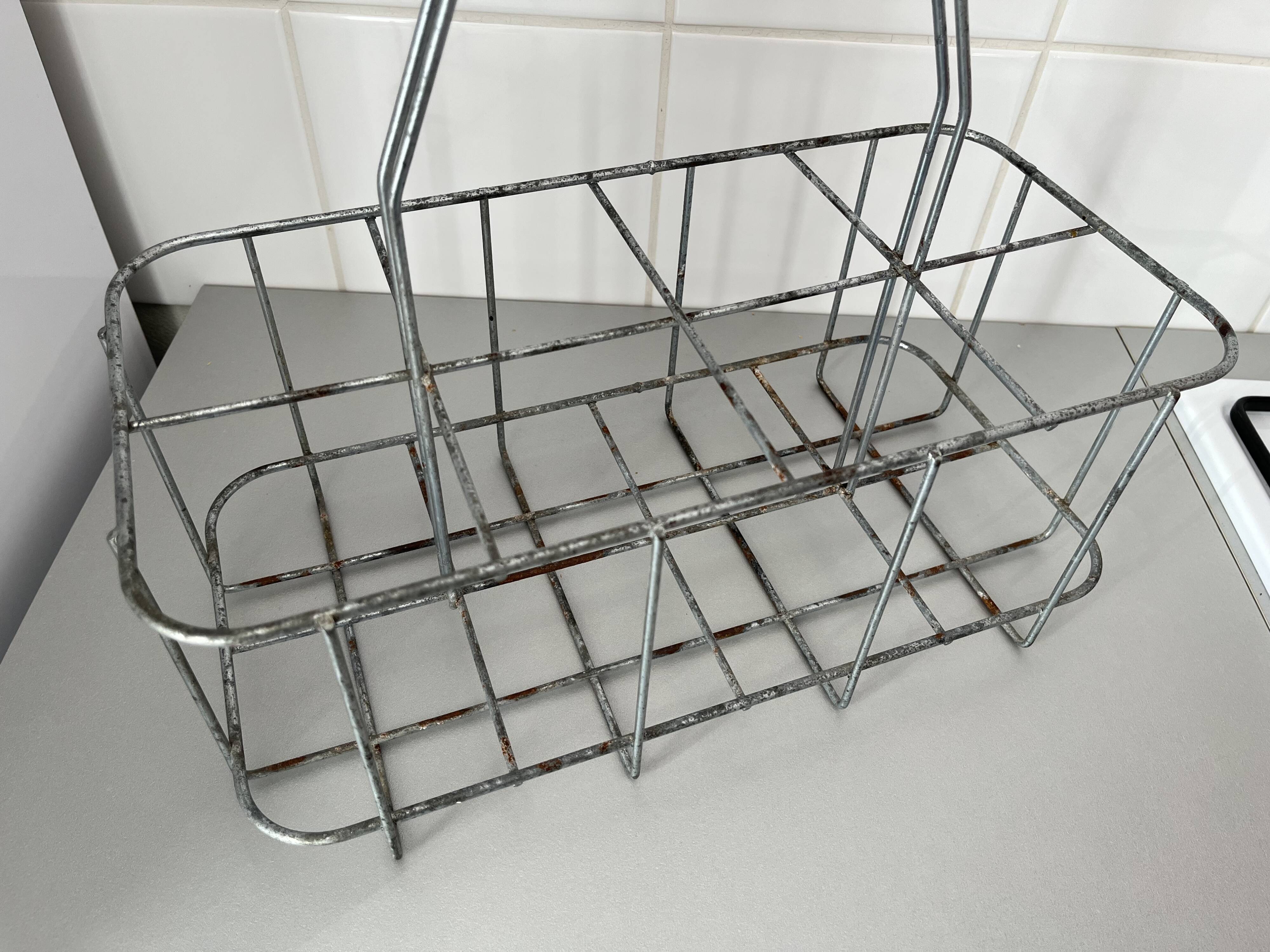 Metal bottle basket