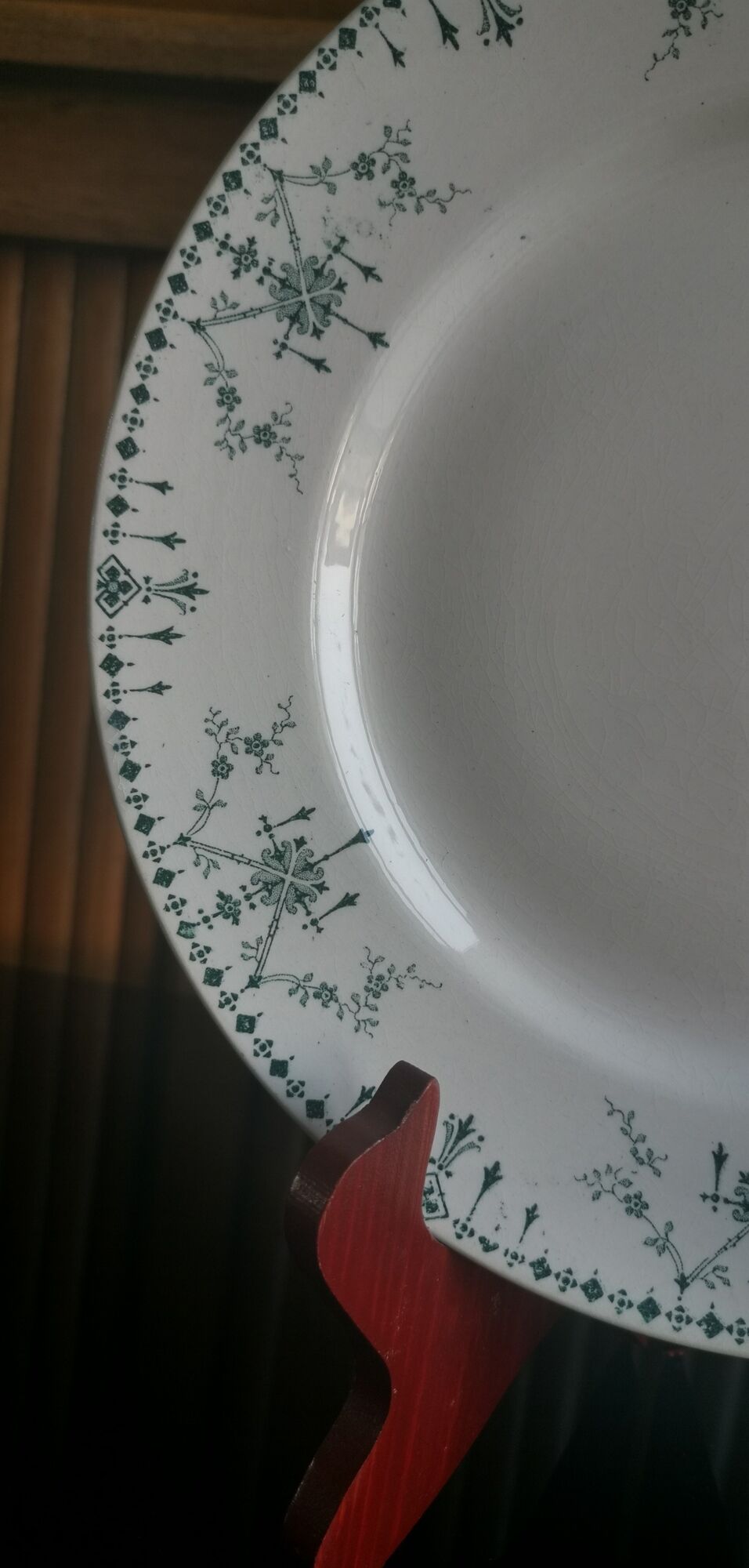 Compotier/plate on foot signed Lunéville KG "Victoria"