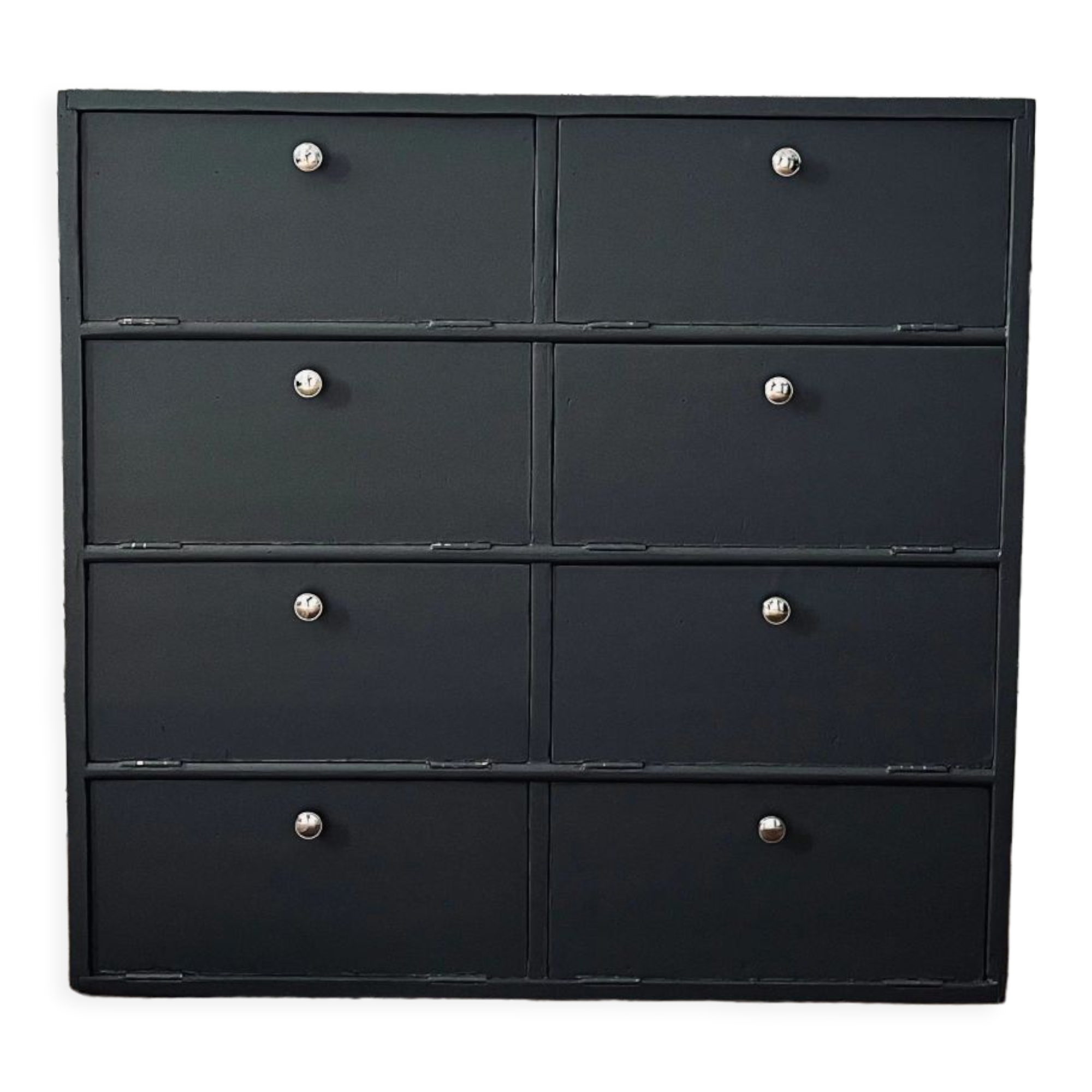 Loom furniture with clamshell lockers