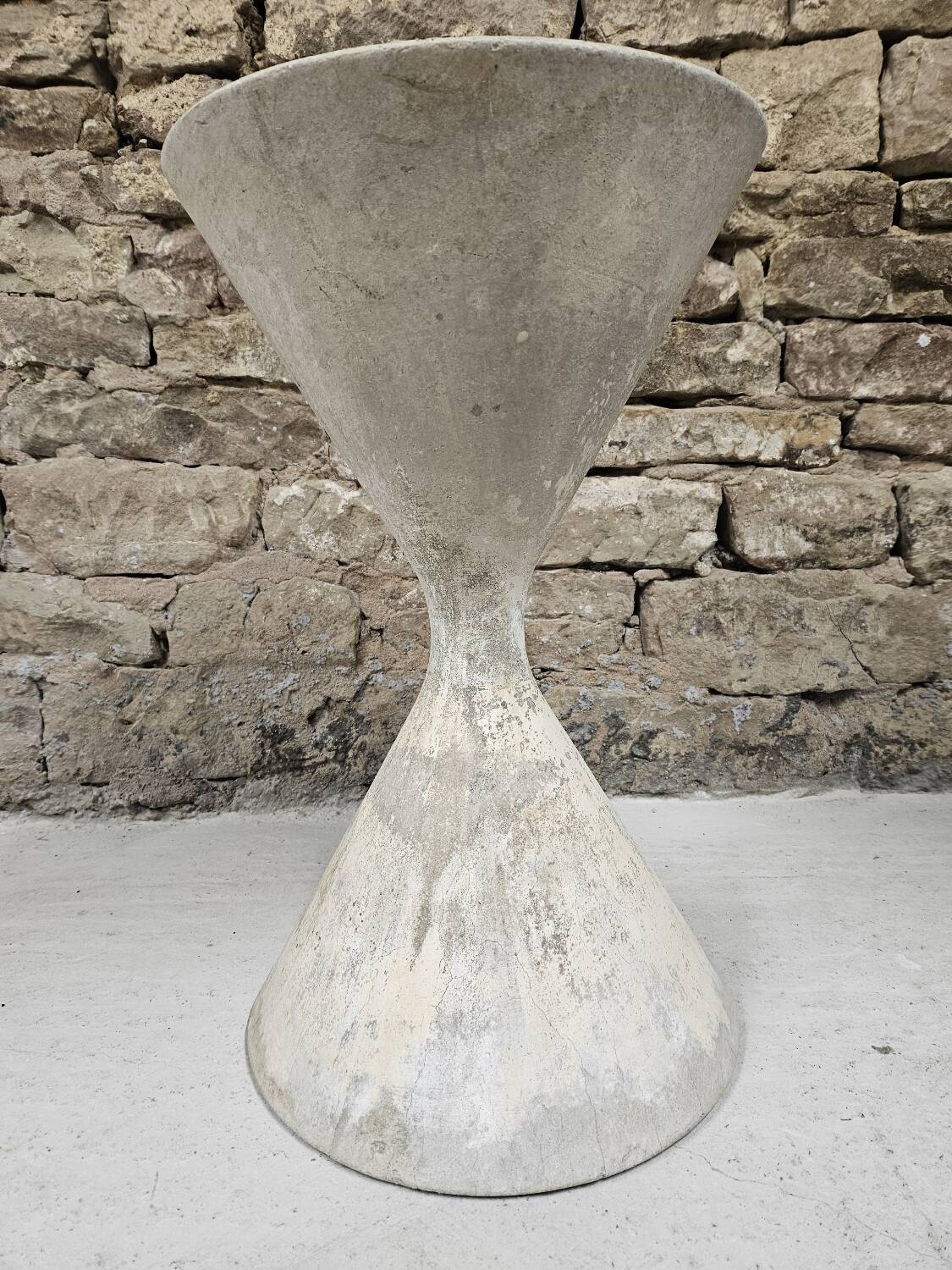 Diabolo planter by Anton Bee for Eternit