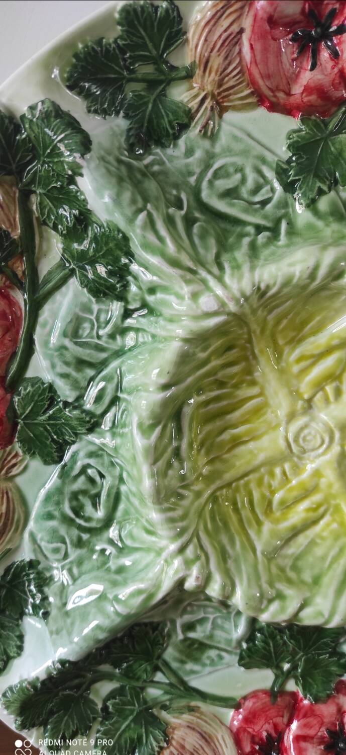 Barbotine serving dish