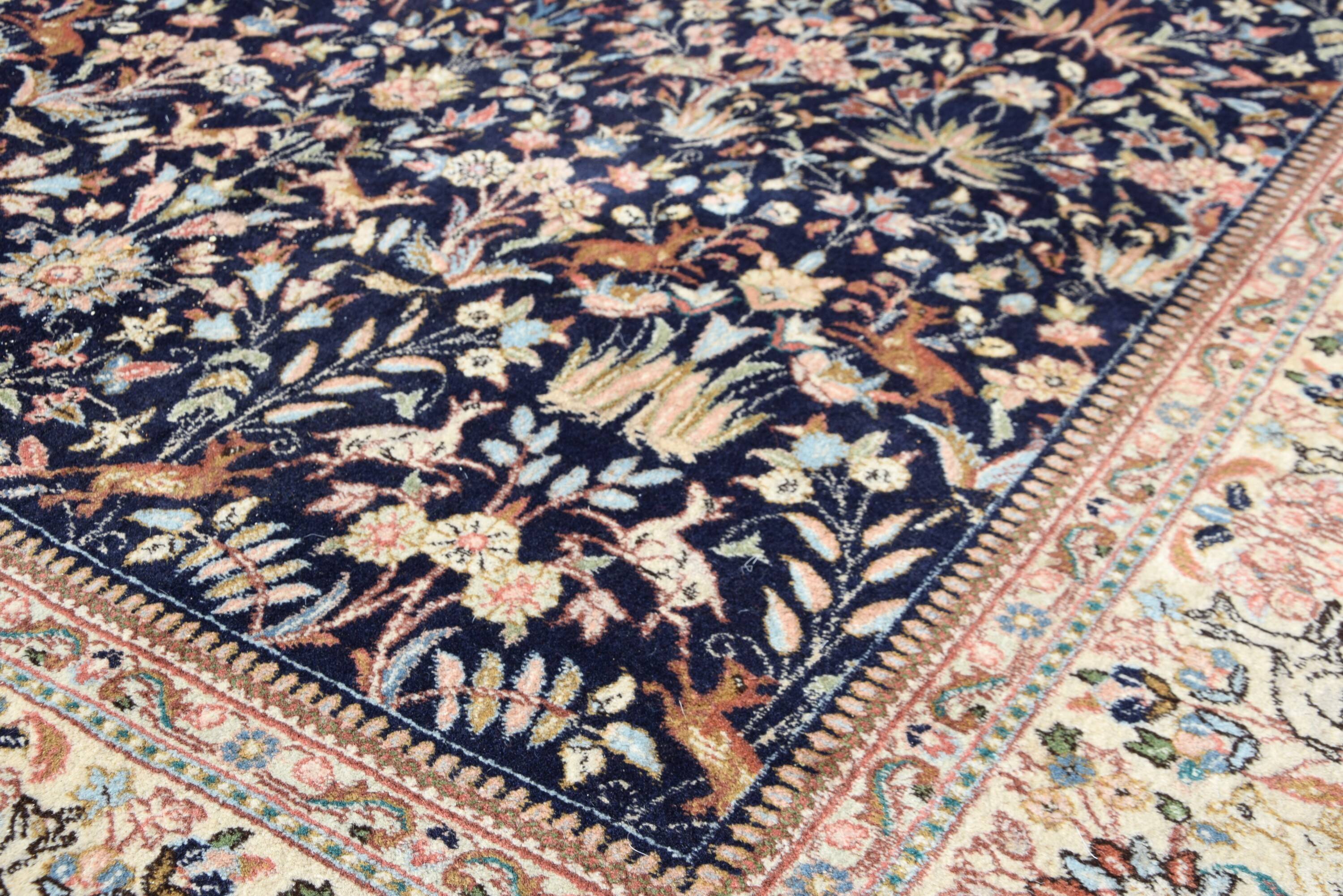 Handmade Indo-Kirman oriental rug. Dimensions: 2.70 x 1.90 m.