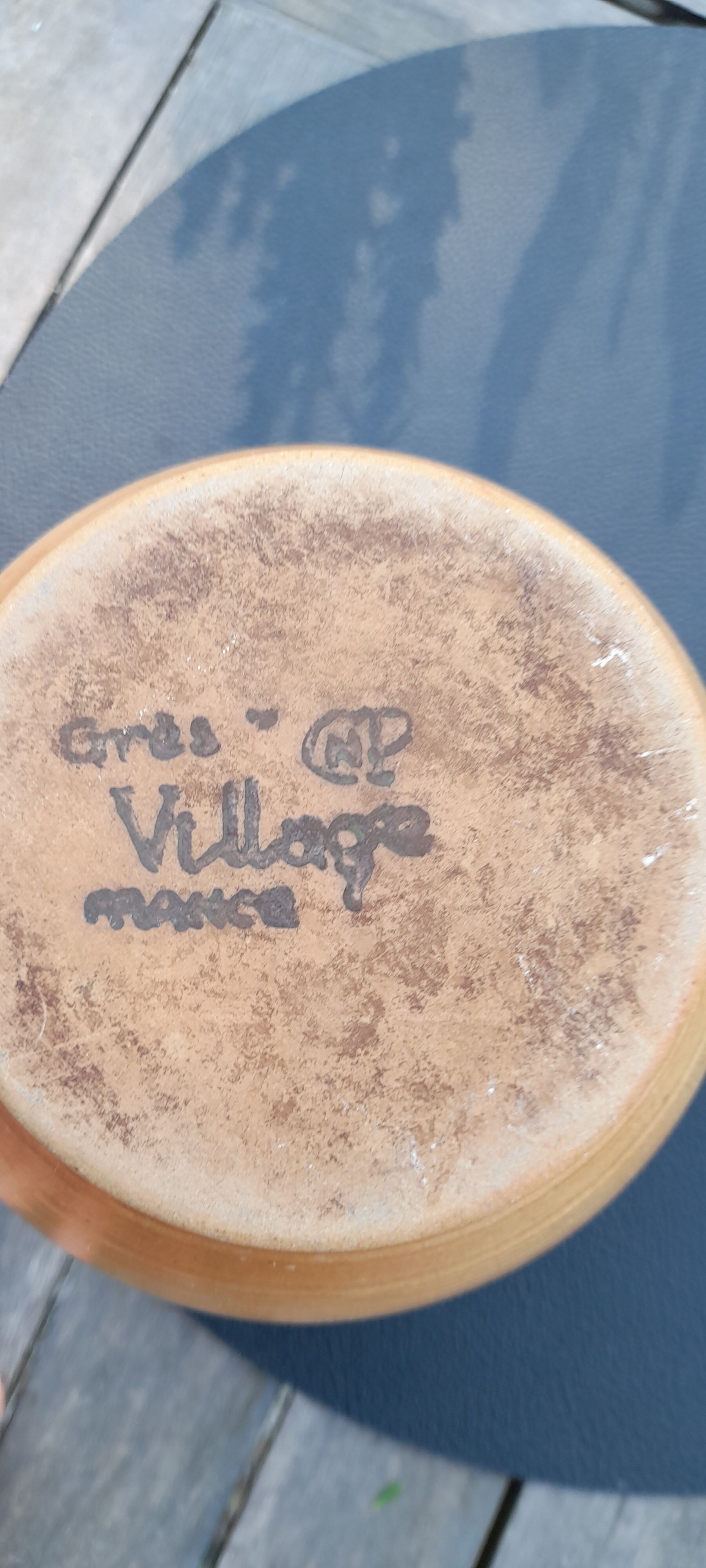 Old pitcher in clear sandstone, signed gres cnp. Village France, early XXeme