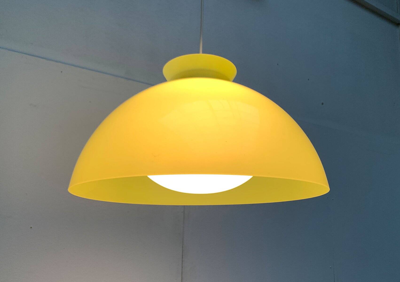 Suspended lamp model KD6 space age from the mid-century by Achille and Pier Giacomo Castiglioni for Kartell, 1960s.