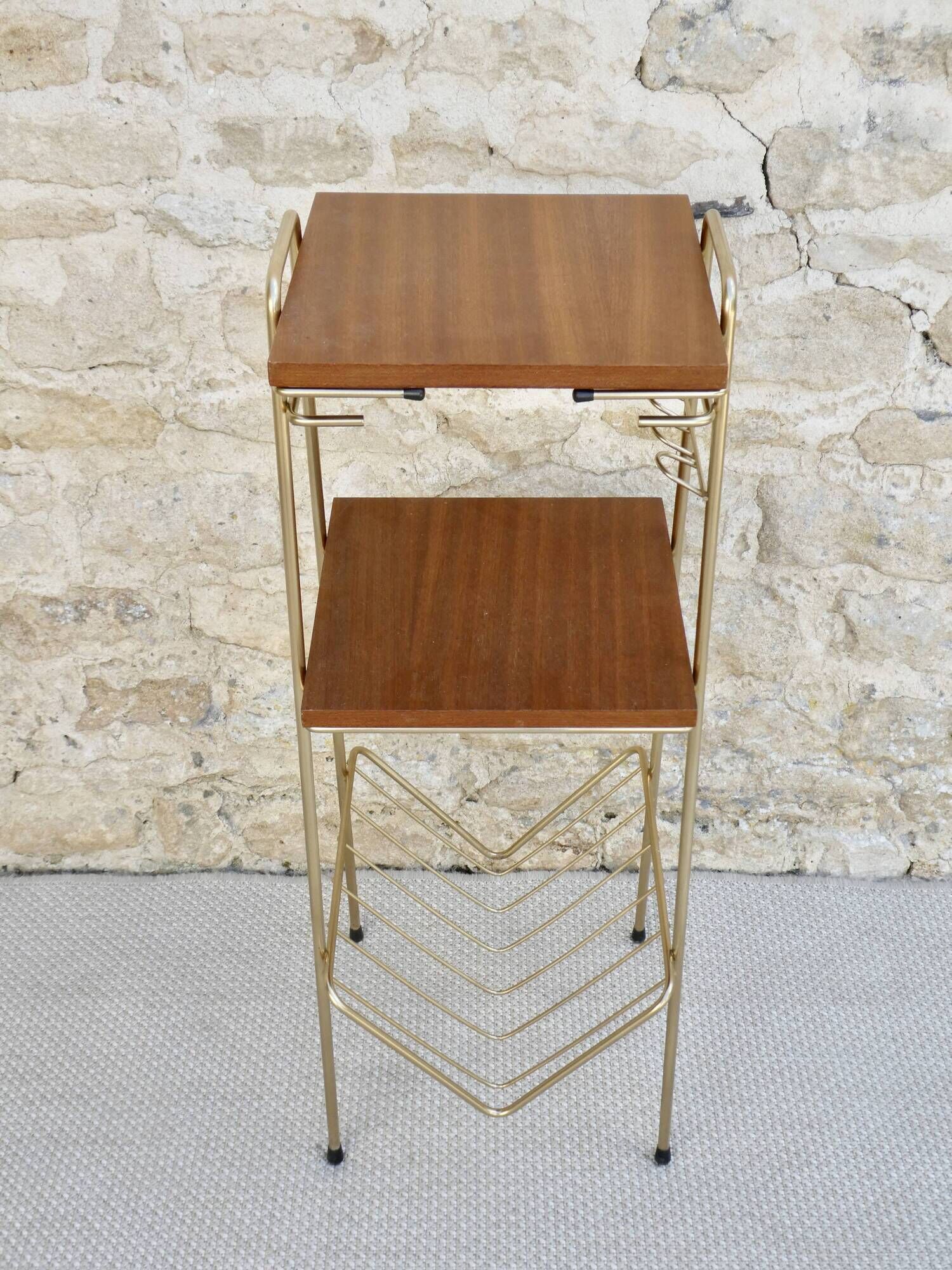 Pedestal table holders magazines in gilded metal and wood, 70s