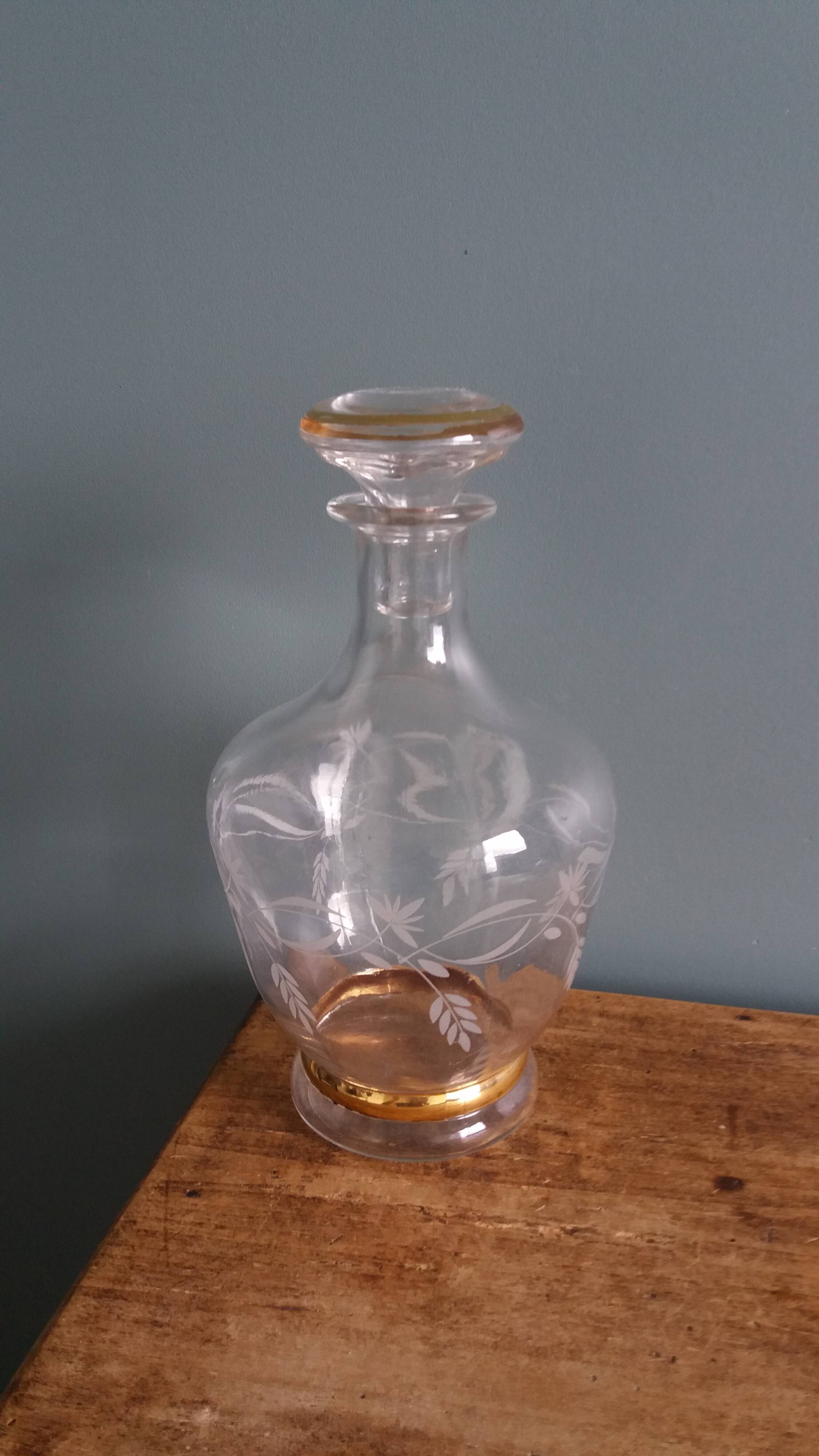 Carafe à liqueur avec bouchon, décor fleurs et dorures