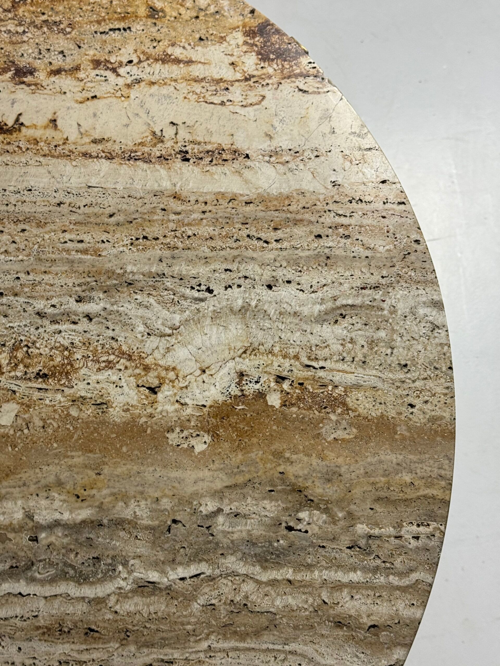 Table basse en marbre travertin