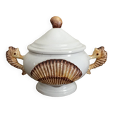 Pot couvert zoomorphe à décor d’hippocampes
