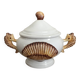 Pot couvert zoomorphe à décor d’hippocampes