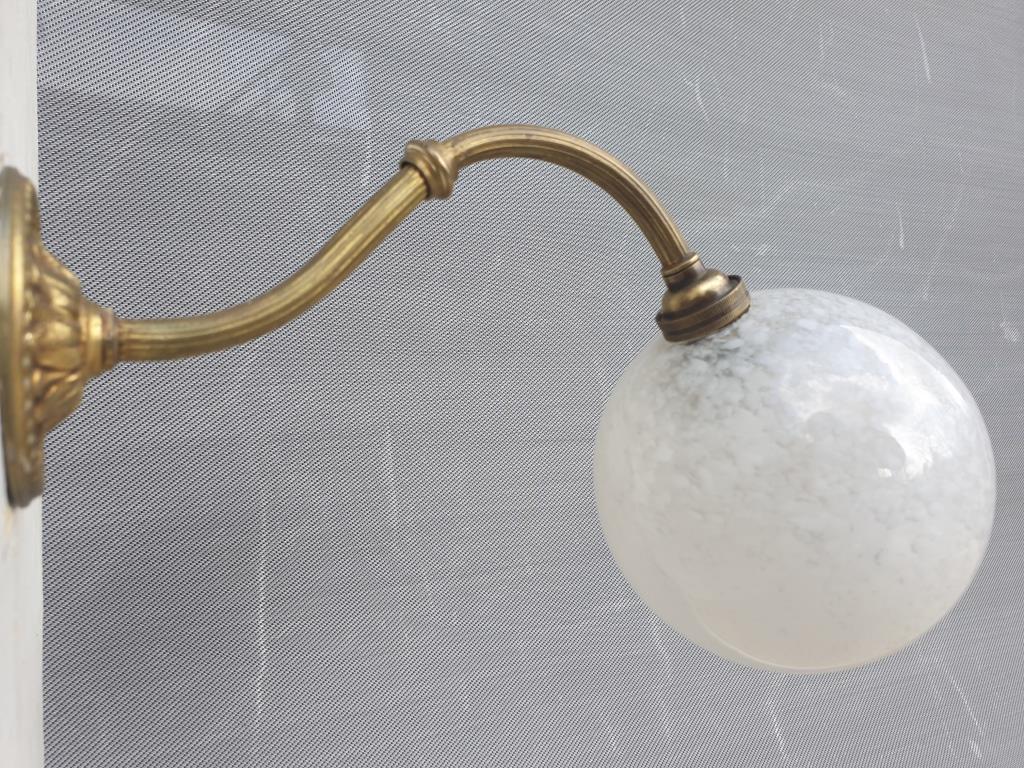 Brass wall lamp and cloudy glass Clichy art deco