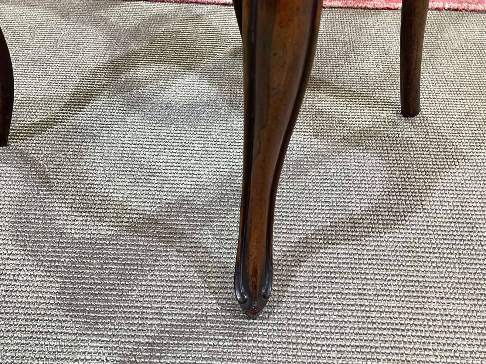 Set of 6 19th century English chairs in walnut