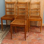 Lot de 4 chaises période Reconstruction bois massif