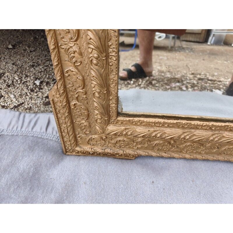 19th-century mirror in gilded wood and stucco.