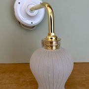Applique coudée tulipe vintage en verre granité blanc