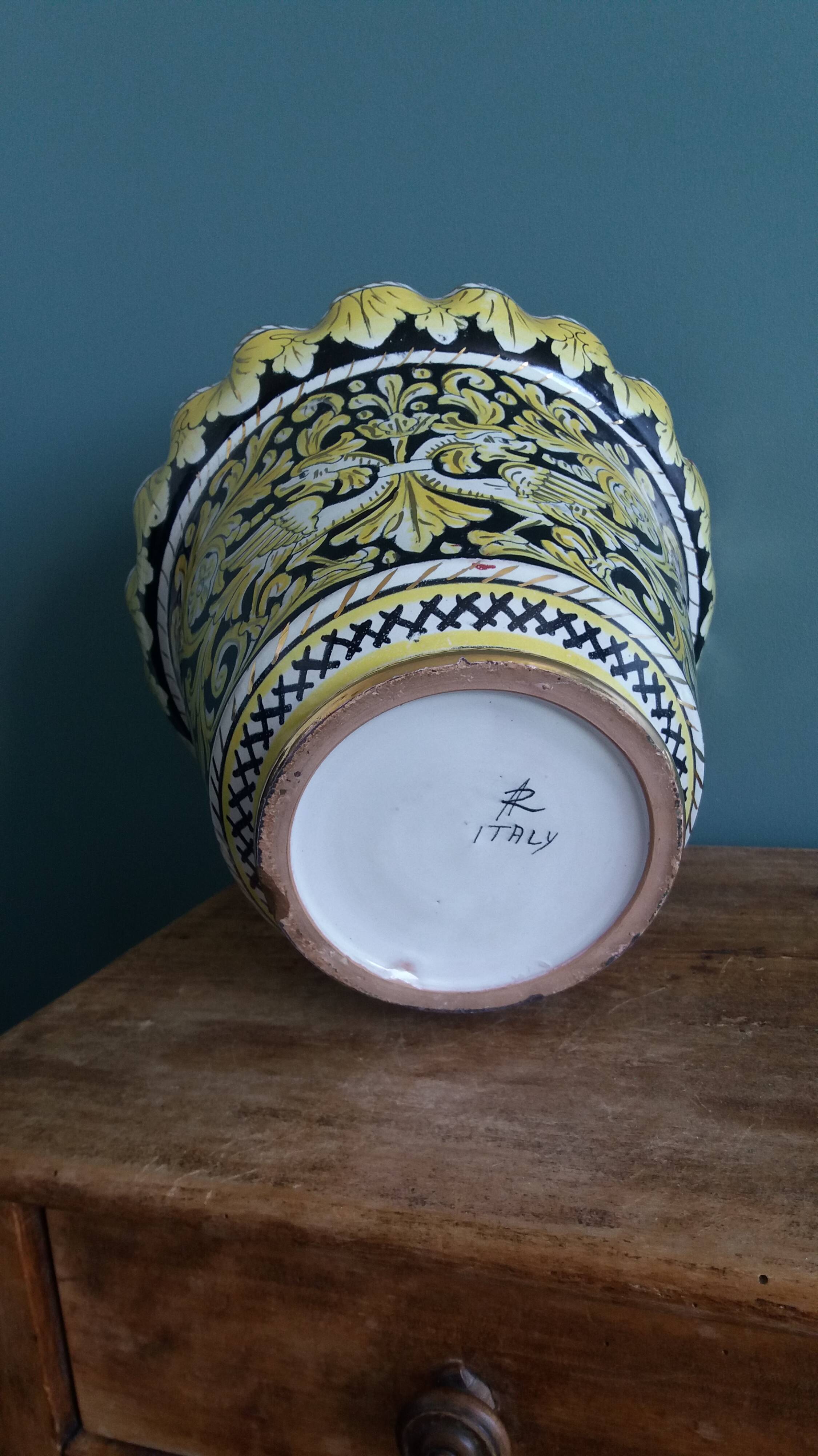 Planter pot in majolica signed Alberto Rubboli, Gualdo Tadino, Italy