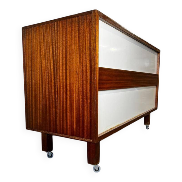 Comptoir de magasin vintage en bois sur roulettes