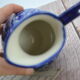 Pichet à lait bleu et blanc London Pottery