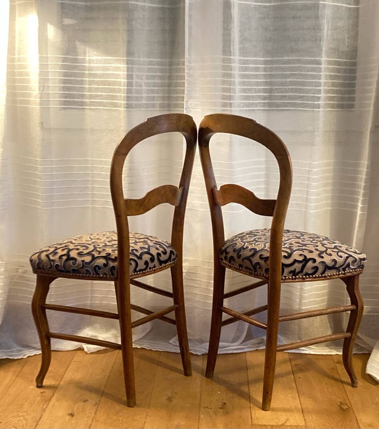 Chaises Louis Philippe en noyer époque XIXe, tapissées à neuf