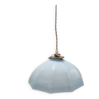 Suspension in opaline
