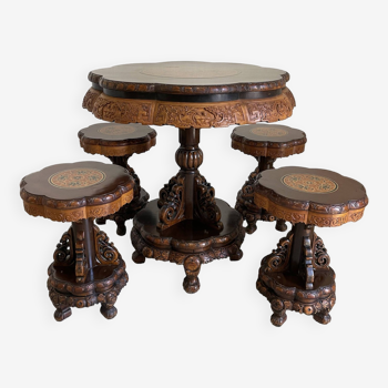 Table chinoise et tabourets