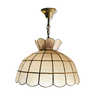Hanging in beige mother-of-pearl