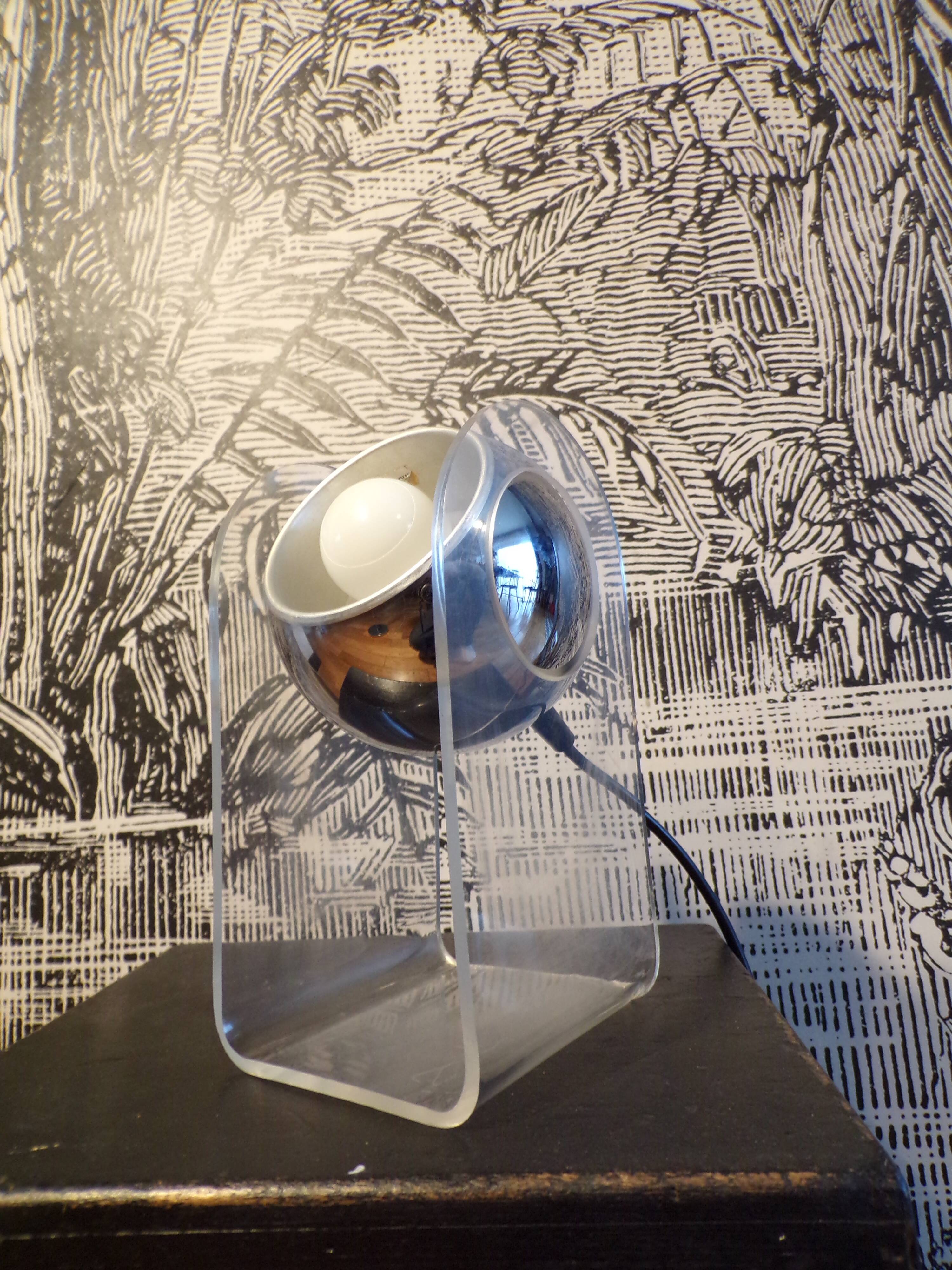 Eye-ball lamp style Gino Sarfatti