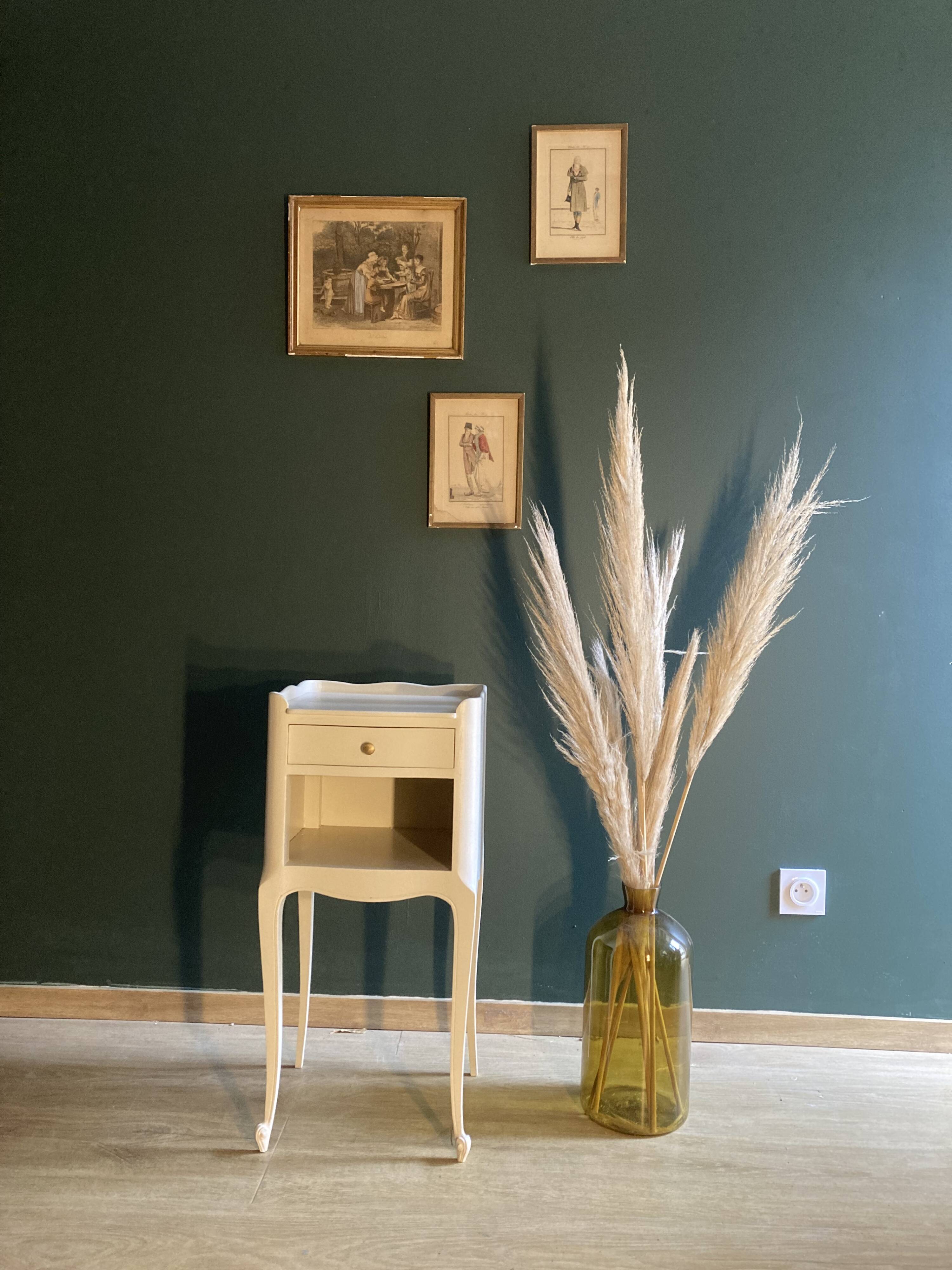 Bedside table / Side table