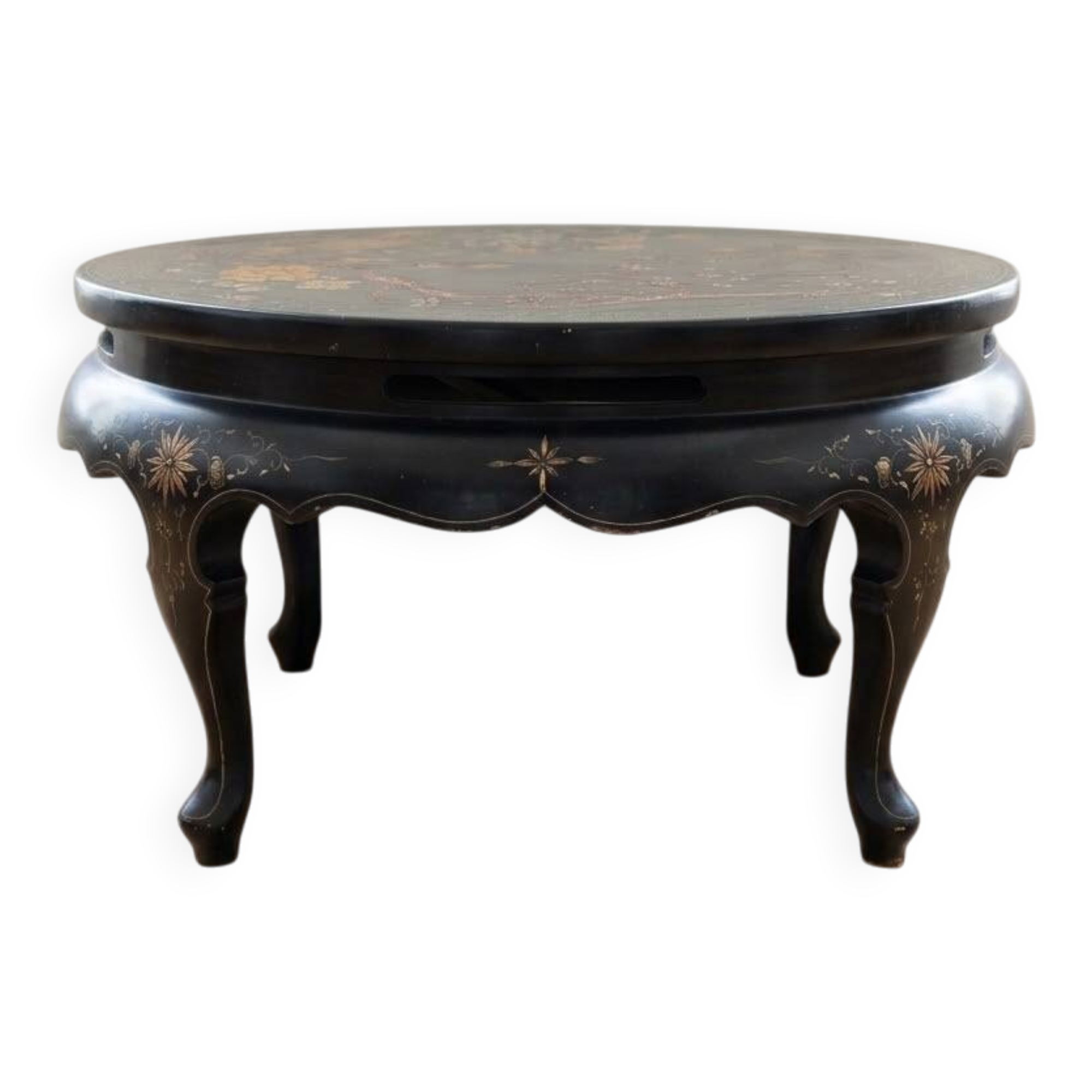 Asian coffee table in Chinese style made of black and gold lacquered wood.