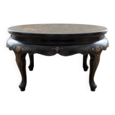 Asian coffee table in Chinese style made of black and gold lacquered wood.