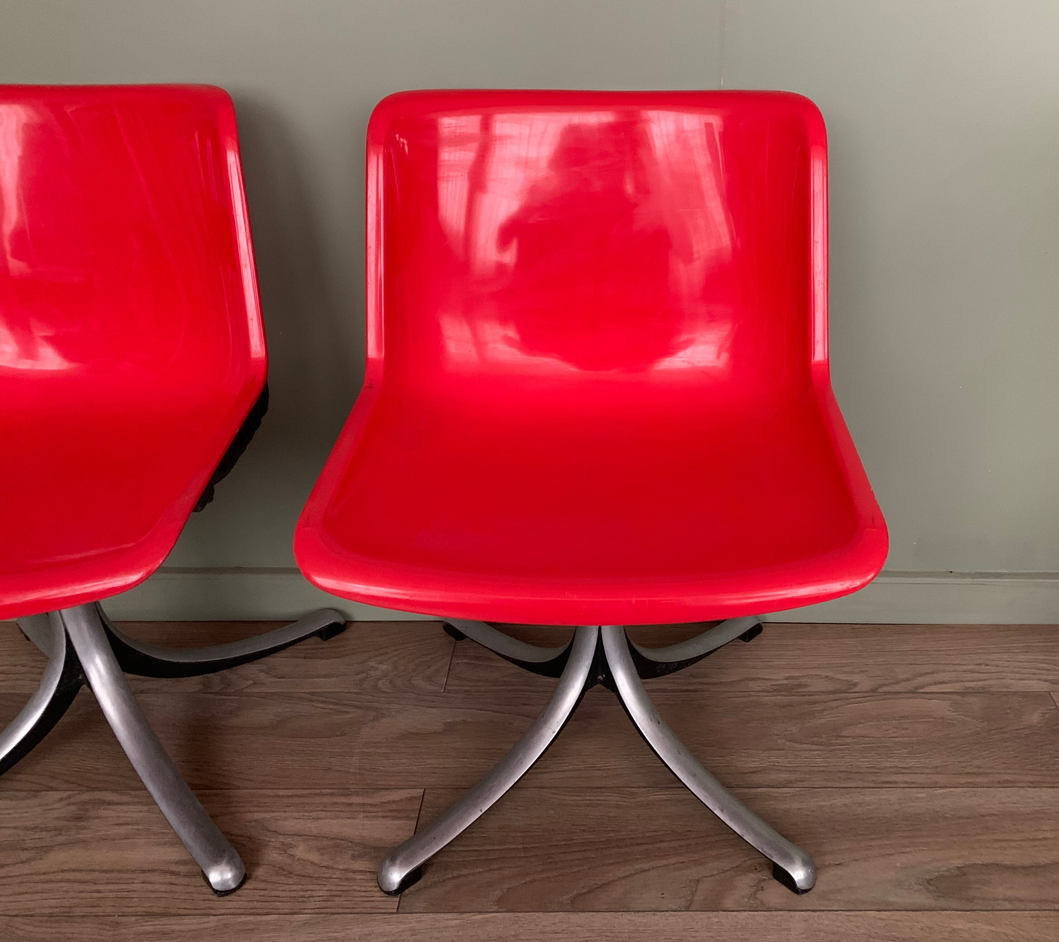 Pair of chairs by Osvaldo Borsani for Tecno