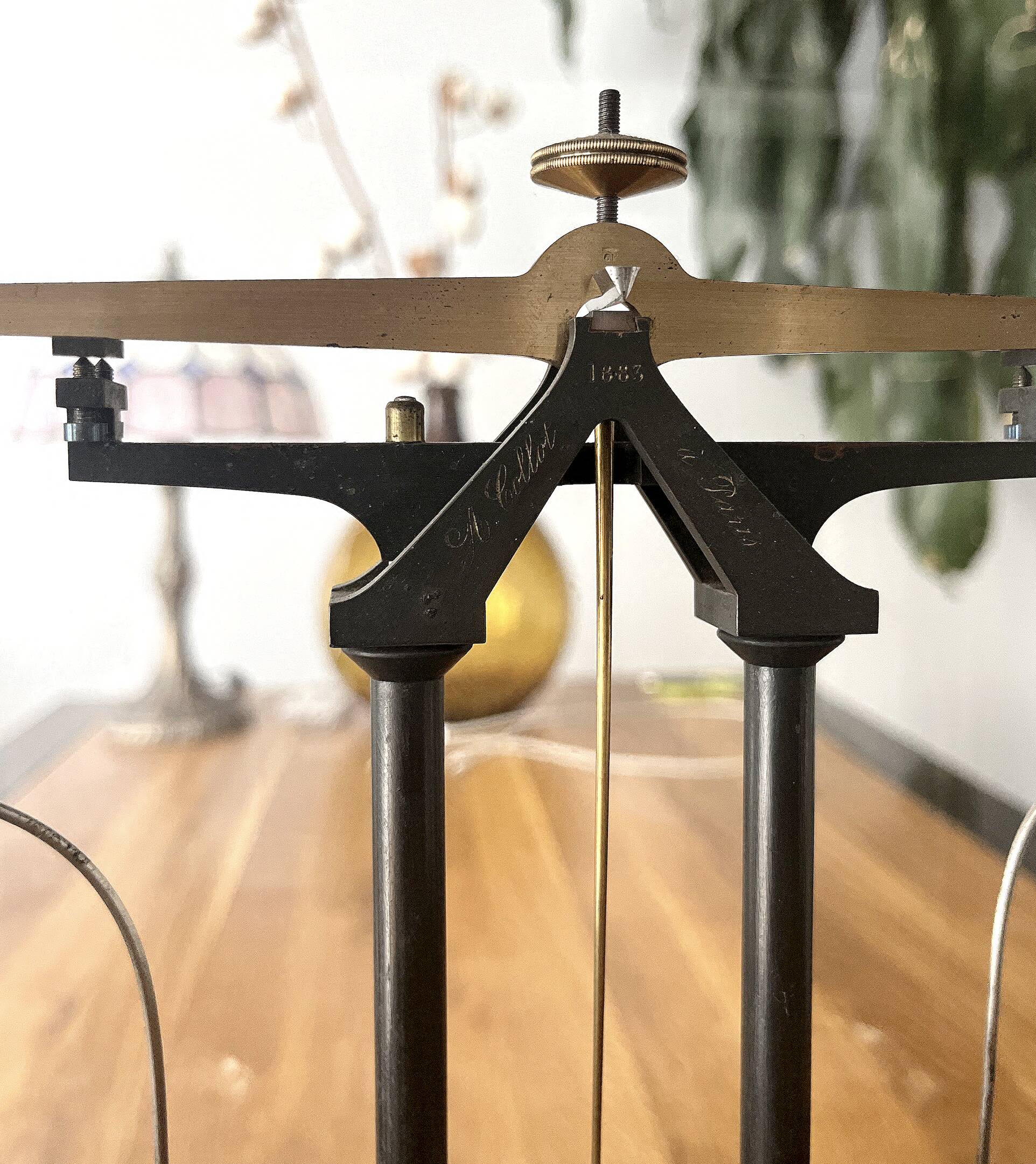 Pharmacy precision balance 1883