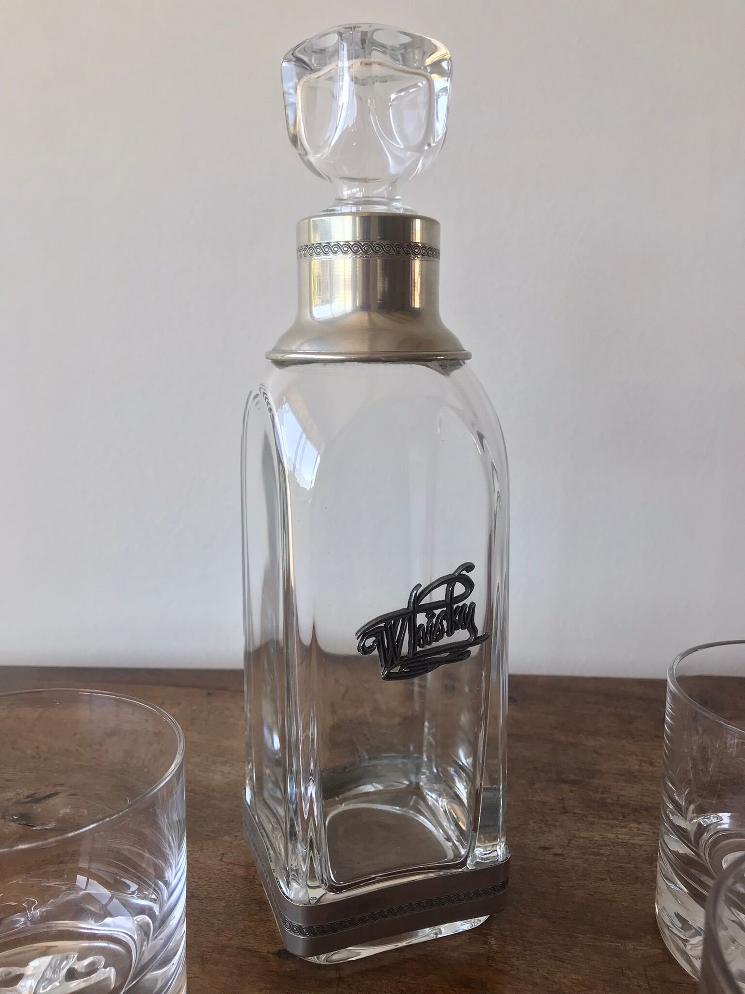 Whisky decanter and its 3 glasses