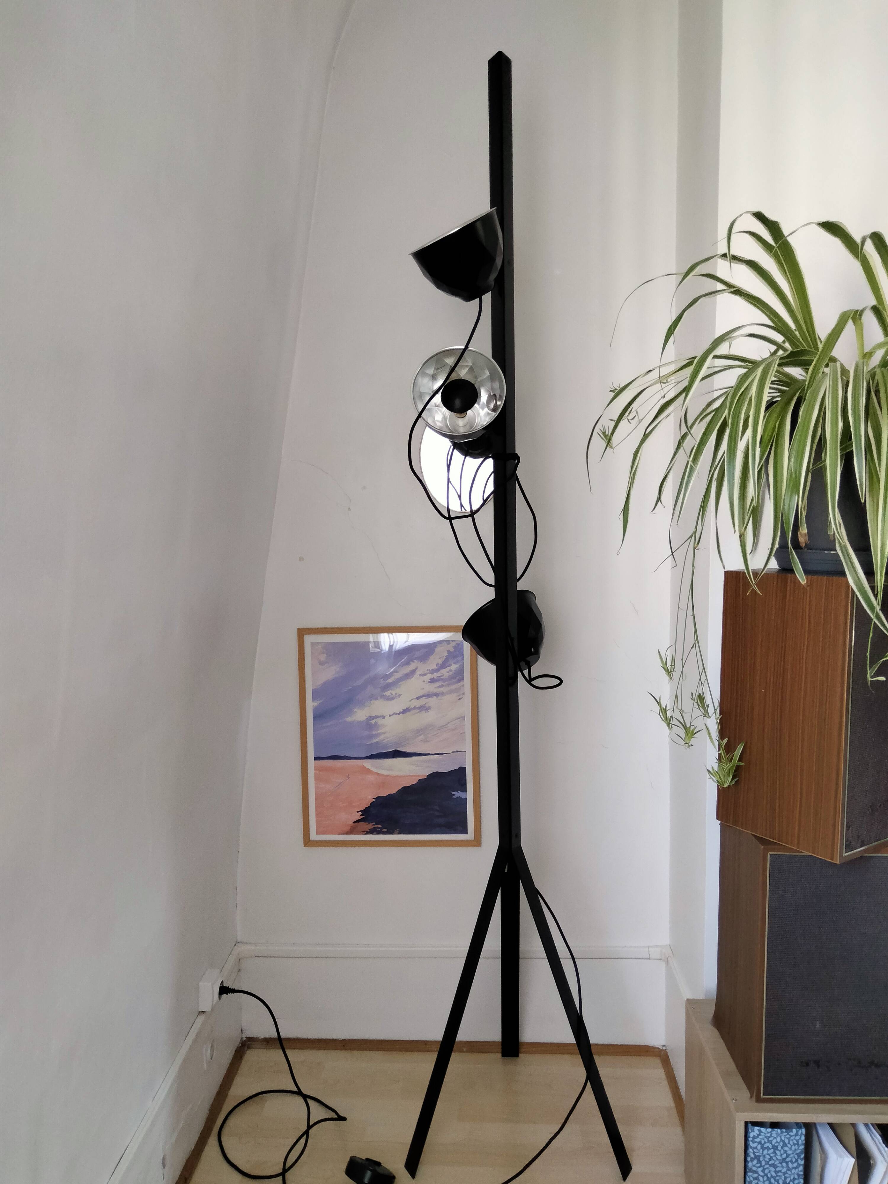 Ligne Roset floor lamp - tripod - normal studio