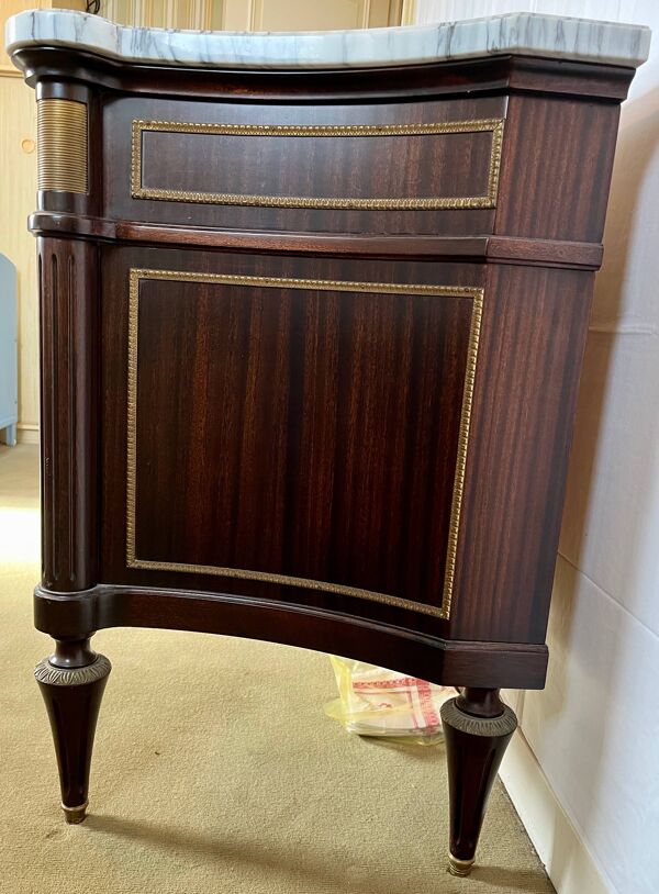 Grande commode de style louis xvi, plateau marbre