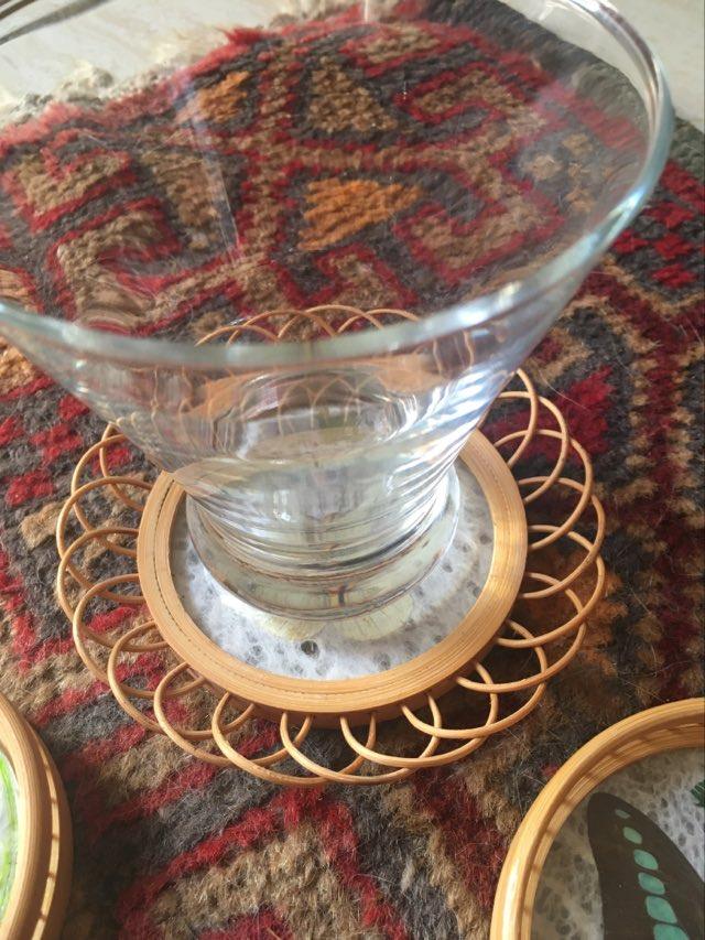 Sub-glasses assorted butterflies in rattan and bamboo .