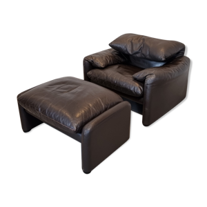 Fauteuil et ottoman en cuir marron
