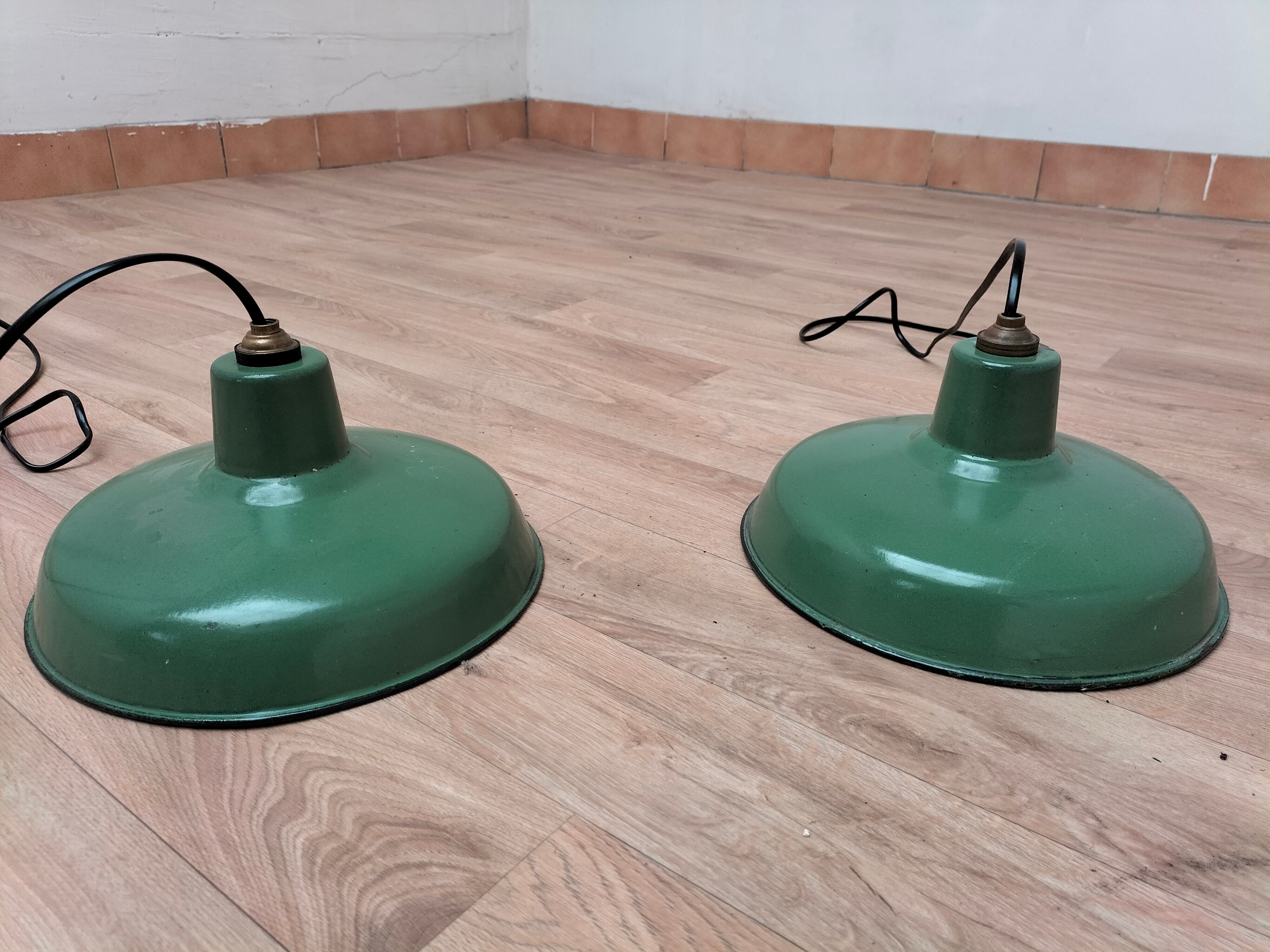 Series of 2 industrial suspensions