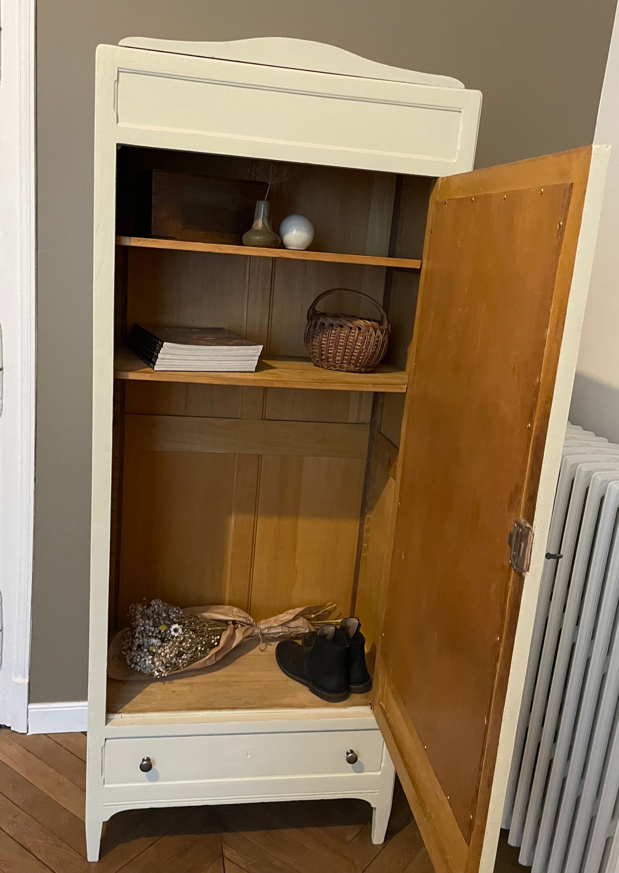 Armoire parisienne