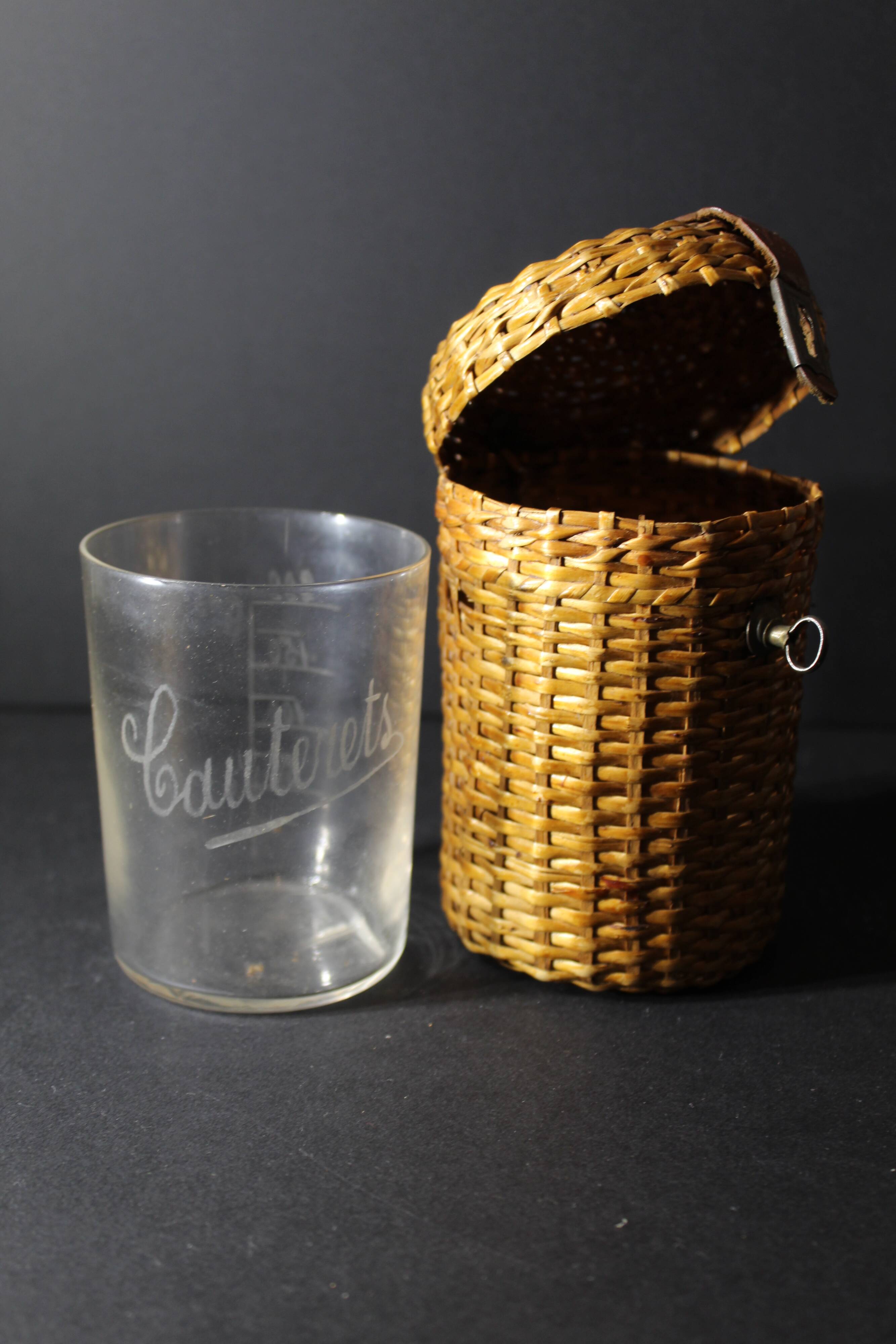Cauterets cure glass wicker basket