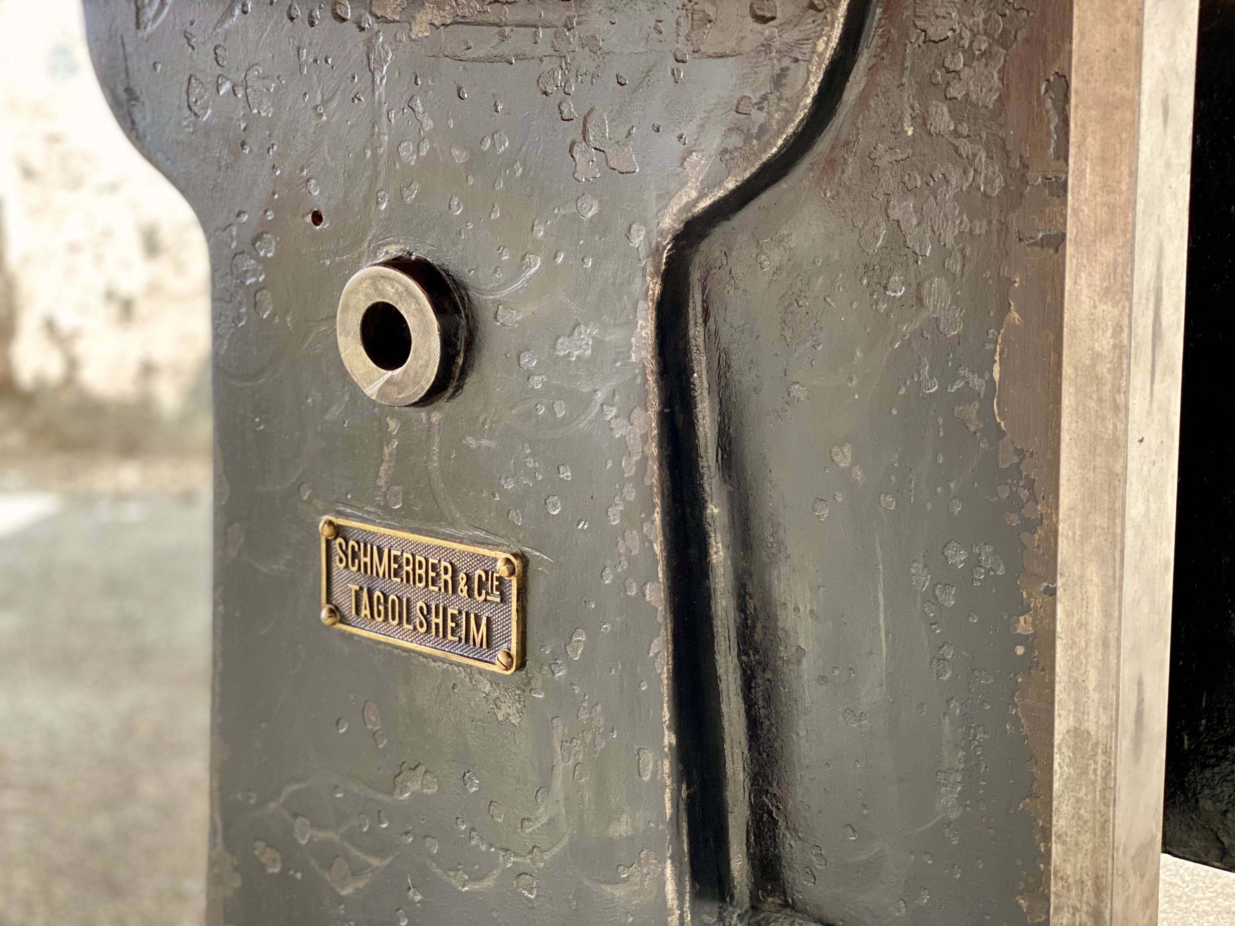 Cast-foot square industrial table