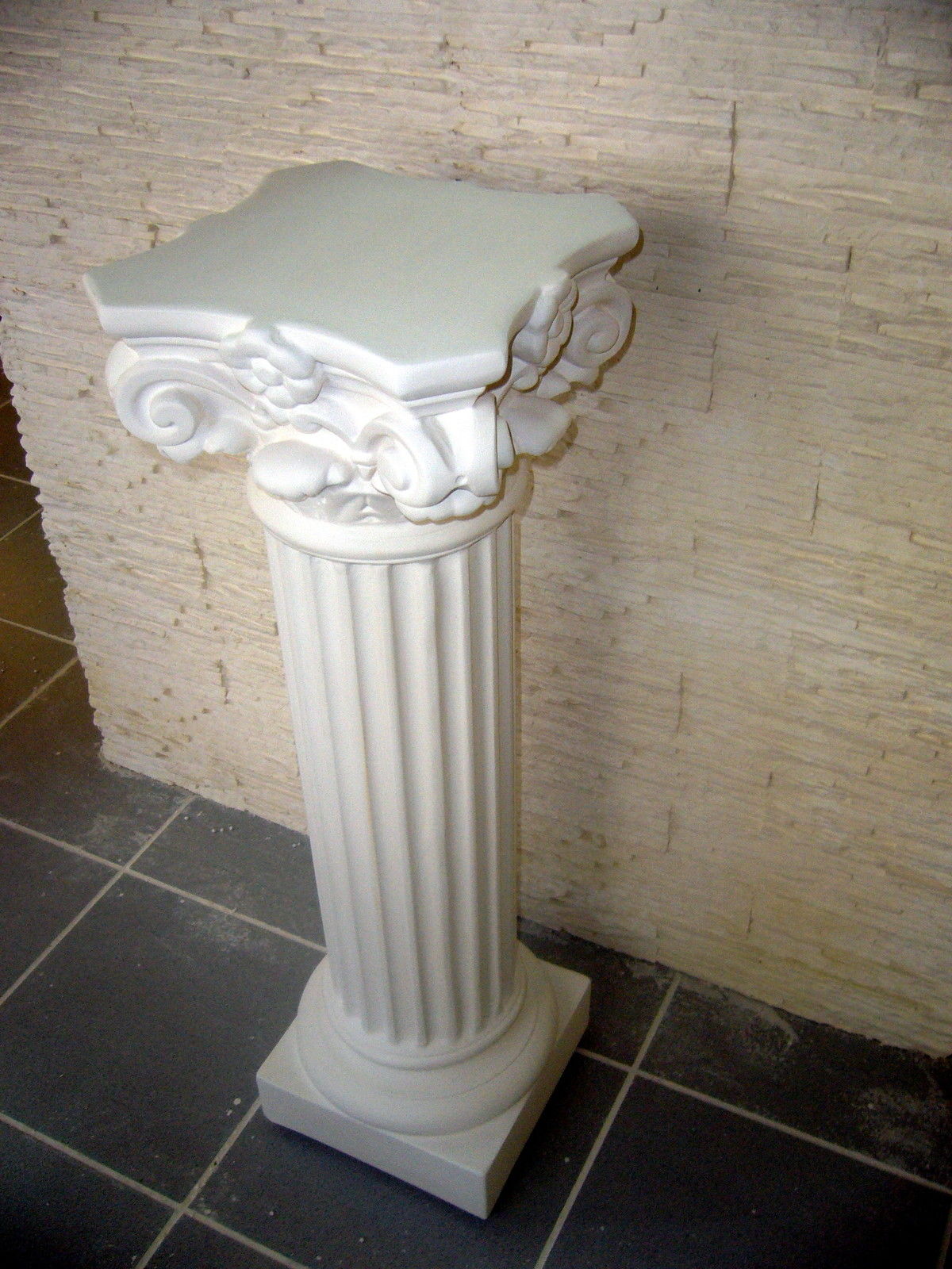Corinthian column pillar