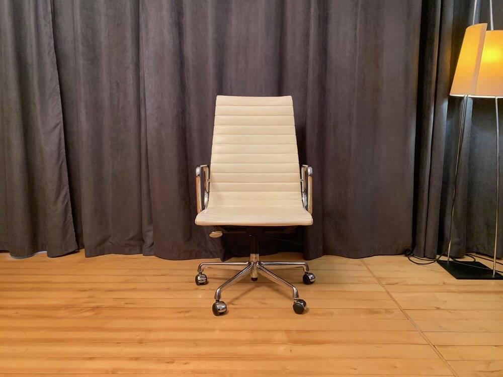 EA 119 swivel armchair by Charles and Ray Eames for Herman Miller, 1970s