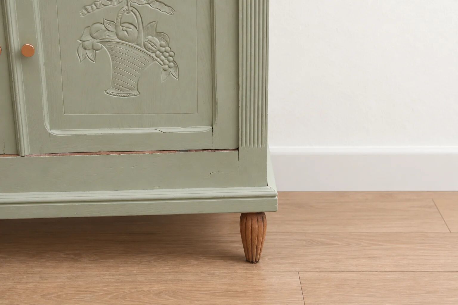 Antique art deco buffet in solid oak – pure lizard green & paint and natural wood – 121 cm