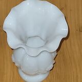 Vase in white opaline