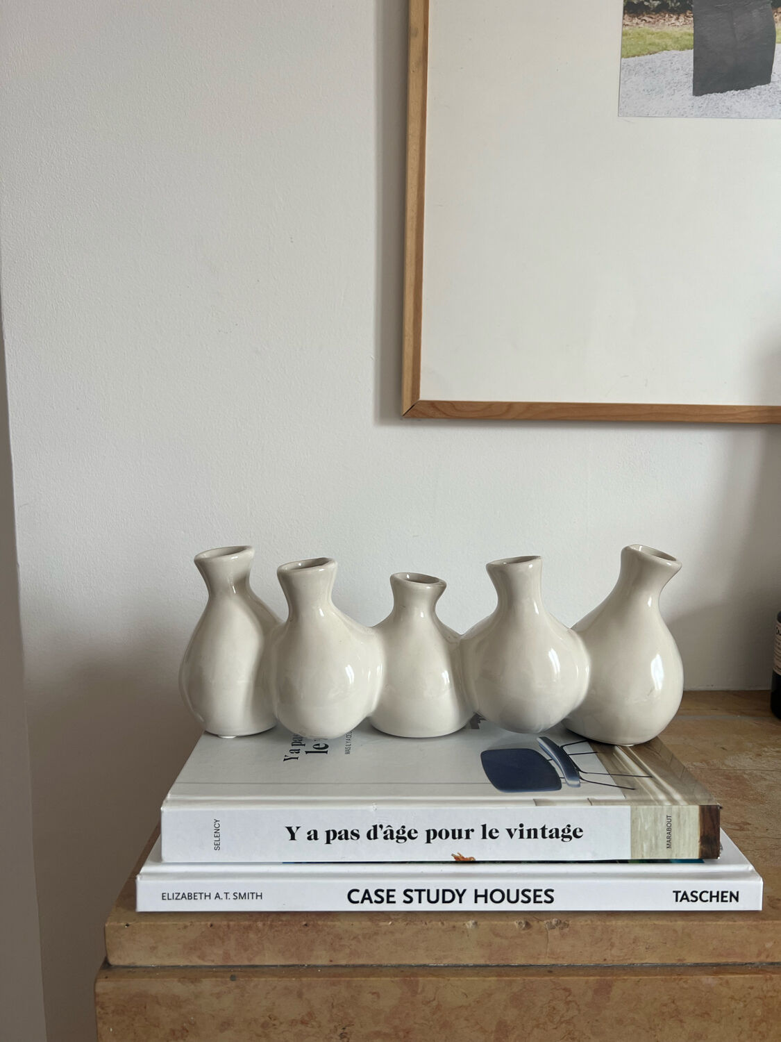 White ceramic soliflore