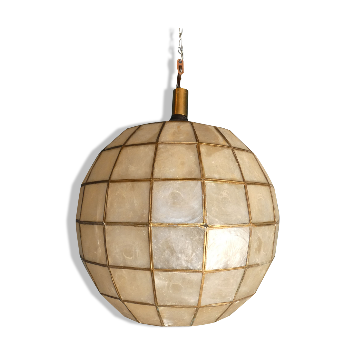 Chandelier / Suspension Philippine Mother-of-Pearl Ball and Brass circa 1970 XXL