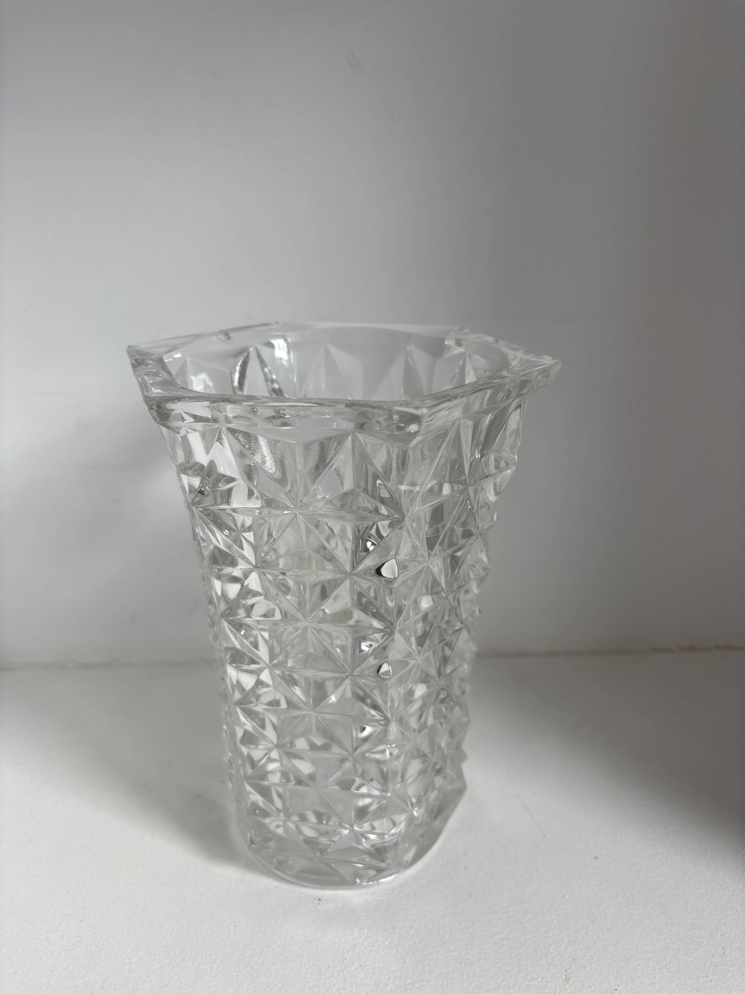 Set of 19 decorative items